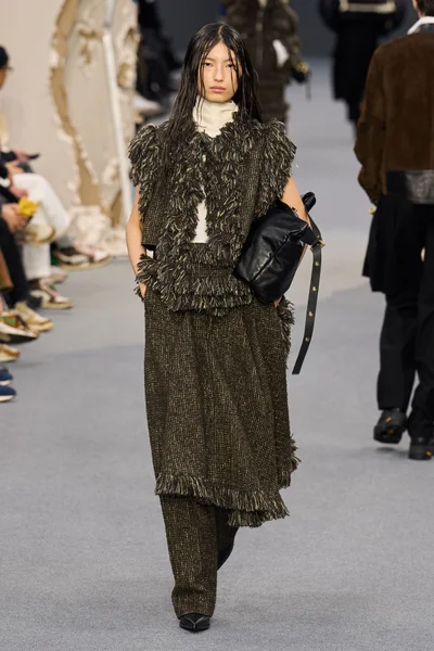 Look 18